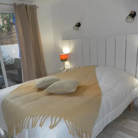 Maison De Vacances Au Bord De L'eau Avec Jacuzzi A Saint Cyprien - Corse/sud Prázdninový dům Lecci
